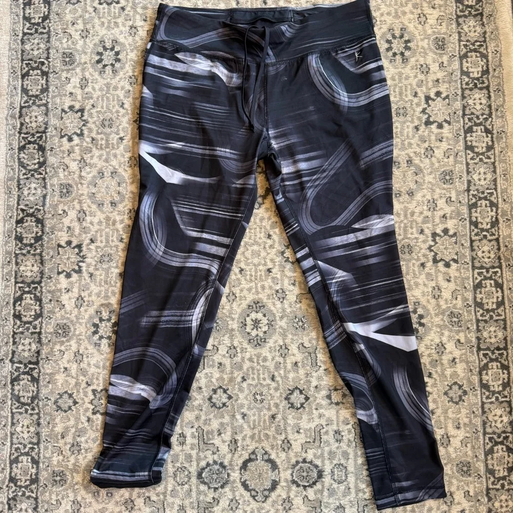 Danskin Fitted Black and Gray Patterned Leggings